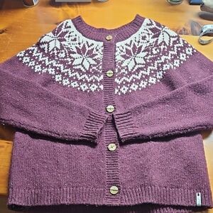 Vintage Women's Woolrich Maroon  Knit Sweater W/ White Pattern W/ Wood Button